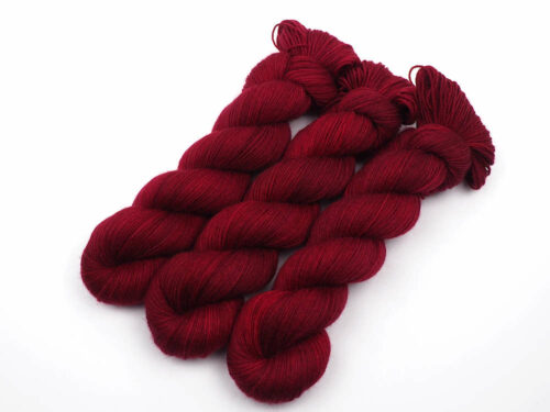 BlutMond handgefärbte Wolle Sockenwolle hand dyed yarn sock