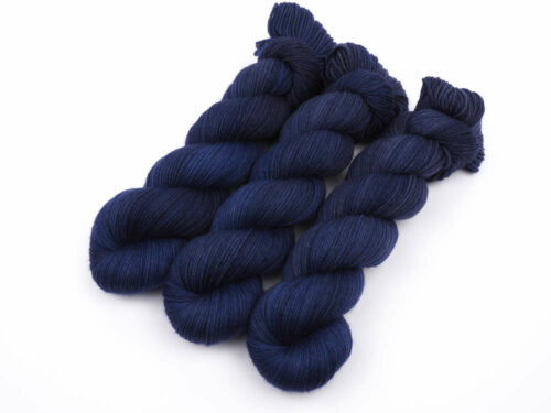 DarkDenim Luxus HighTwist handgefärbt handdyed sock yarn